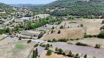 % 5 İmarlı, Suyu Olan, Üç Tarafı Kadastral Yol Tarla