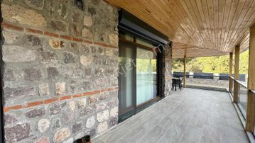 Bornova Çiçekliköyde Ormanın İçinde Satılık Havuzlu Villa