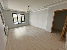 Hürel Düzlükte Tren Yakını Ön Cephede Asansörlü 4+1 Kiralık Ters Dublex