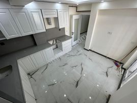 Yenikent Fevzi Çakmak 1. Katta G. Odalı Çift Banyolu Satılık Daire
