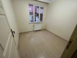 Cadde Arkası 1.kat Ferah 1+1 Ayrı Mutfaklı Boş Daire .kaçırmayın