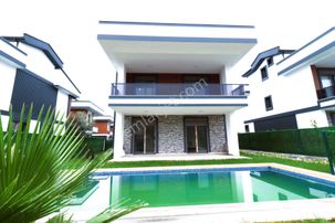 🏡güre'de Aygül'den🏡nezih Site İçerisin'de Tam Bağımsız Denize Yakın Özel Havuzlu 5+1 Satılık Villa