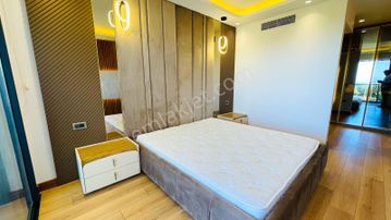 Kuşadasında 1 Dönüm Arazide Asansörlü Lüks Satılık Villa