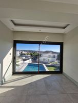 Çeşme Boyalık'ta Müstakil Havuzlu Akıllı Ev Sistemli 7+1 Villa