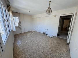 İzmirparka Yürüme Mesafesinde Satılık 3+1çift Cephe Fırsat Daire