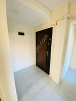 Valentia'dan Hocalı Caddesi Yanı Katta Kiralık 3+1 Daire !!!