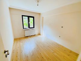 Valentia'dan Şirintepede Ara Kat Asansörlü Satılık 3+1 Daire !!!