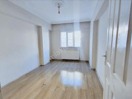 Valentia'dan Anadolu Caddesi Yanı Ara Kat Kiralık 3+1 Daire !!!