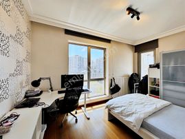 Valentia'dan Kıraner Park Sitesinde Geniş 4+1 Satılık Daire !!!