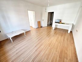 Valentia'dan Cadde Yakını Ara Katta Satılık 3+1 Daire !!!