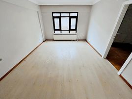 Valentia'dan Cadde Yakını Yüksek Giriş 2+1 Satılık Daire !!!