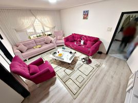 Valentia'dan Hocalı Caddesi Yakını Balkonlu Satılık 3+1 Daire !!