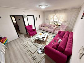 Valentia'dan Hocalı Caddesi Yakını Balkonlu Satılık 3+1 Daire !!