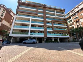 Kuşadası Trend Royal Sitesinde Satılık 3+1 Daire