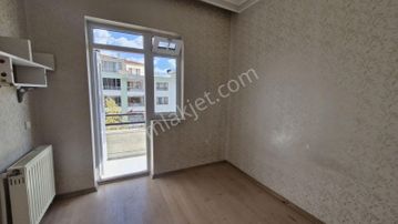 Topçu Mah Ara Kat Çift Asansörlü Satılık 3+1 Daire