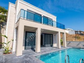 Bodrum Akyarlar'da Satılık Deniz Manzalı Müstakil Havuzlu Villa