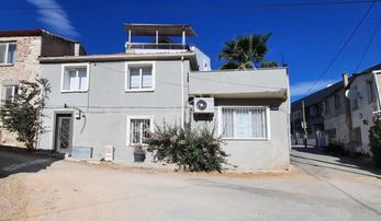 Urla Yaka Mahallesinde Dubleks Taş Ev