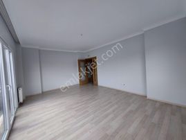 Oryaştan Ataşehir İnönü Kapalı Otoparklı Binada 125m2 3+1 Arakat