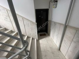 Atanora Vadi'den Trt Panora Yakını Ara Kat 3 Cephe Geniş Metraj 2+1