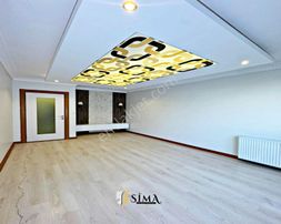 Metrobüse 5 Dk Mesafede Ana Cadde Üzeri 2+1 Arakat Geniş Daire!!