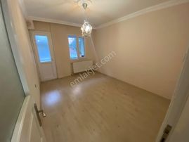 Buca Çamlık Mah.de 2+1 90m2 Dgazlı Ayrı Mutfak Yüksek Giriş Bakımlı Temiz Kiralık Daire