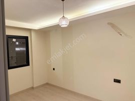 Kuşadası Davutlar Merkezi Lokasyonda Satılık 1+1 Daire