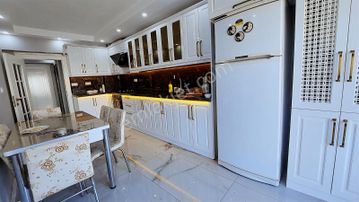 Acil Acil İstasyon 'da Mükemmel Lokasyonlu Önüaçık Merkezi Konum