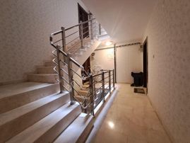 Atanora Vadi'den Trt Panora Yakını 2 Banyolu Genç Bina Ara Kat Ön Cephe Geniş Metraj 4+1