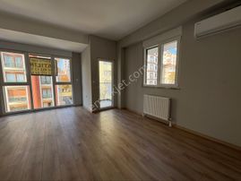 Oben'den Kazasker Minibüs Cad. 3. Binada 2+1 70m² Net Kullanımlı