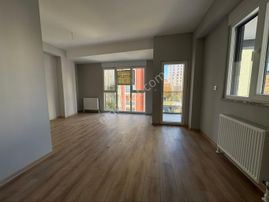 Oben'den Kazasker Minibüs Cad. 3. Binada 2+1 70m² Net Kullanımlı