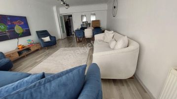 Yeşilovada Kiralık 3+1 Ara Katta Köşe Başında Yol + Park Cepheli