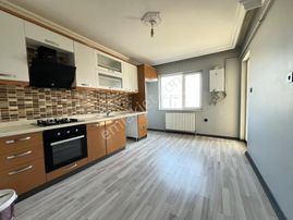 Engin Emlak'tan Protokol Yolu Yakını E.banyo'lu 3+1 Daire