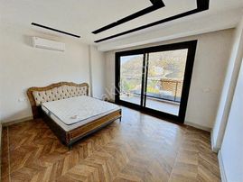 Şehir Merkezine Yakın Özel Havuzlu Kapalı Garjlı 4+1 Villa