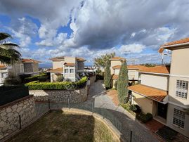 Güvenlikli Site Tek Müstakil İstenirse Özel Havuz Yapılabilir