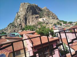 Afyon Merkez De Kale Manzaralı Beton Ev