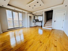 Kartallar'dan Deniz Tarafında Büyük Teraslı Ve Bahçeli Yazlık.