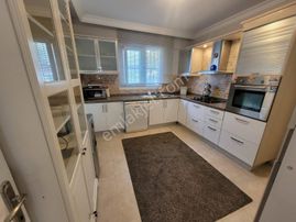 Kuşadası Sevgi Plajı’na 1 Km, Havuzlu Ve Güvenlikli Sitede Villa