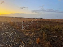 Asfalt Cephe Etrafı Çevrili Parselimiz Araç Takaslı