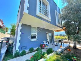 Kuşadası Davutlar'da Havuz İstedi 3+1 Satılık Yazlık