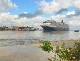 Kuşadası Karaova Mahallesi'nde Havuzlu Sitede