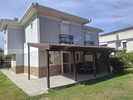 Boyalık Denize Çok Yakın Sitede Bakımlı Tadilatlı Yenilenmiş 3+1