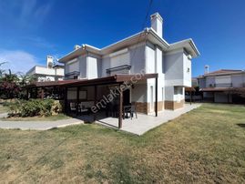 Boyalık Denize Çok Yakın Sitede Bakımlı Tadilatlı Yenilenmiş 3+1