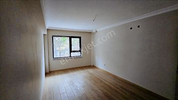 Arel'den Anıttepe Semti Gençlik Yakını Yeni Bina Düz Giriş 2+1