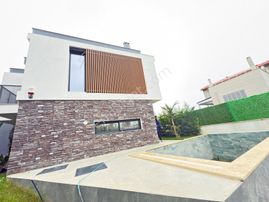 Kuşadası Satılık Soğucakta Özel Havuzlu 3+1 Villa
