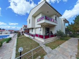 Kuşadası Karaoavada Avm Ve Plaja Yürüme Mesafesi Acil Satılık Yazlık Fırsatı