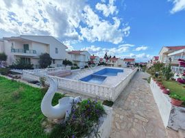 Kuşadası Karaoavada Avm Ve Plaja Yürüme Mesafesi Acil Satılık Yazlık Fırsatı