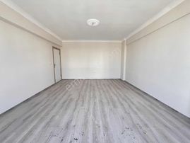 İstiklal Mahallesinde Satılık Emsalsiz Ara Kat 3+1 Daire