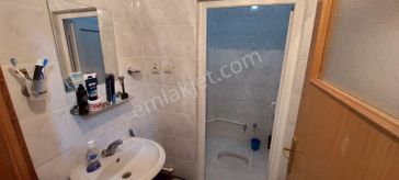 2000 Evlerde Satılık 3+1 Daire 178 M2