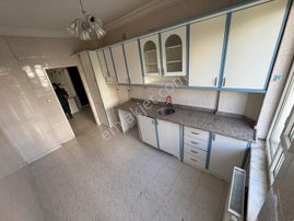 Karataş Mahallesinde Tramvaya Sıfır 3+1 Kiralık Ara Kat Daire