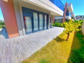 Kuşadasında Özel Havuzlu Tek Müstakil 4+1 Sıfır Villa